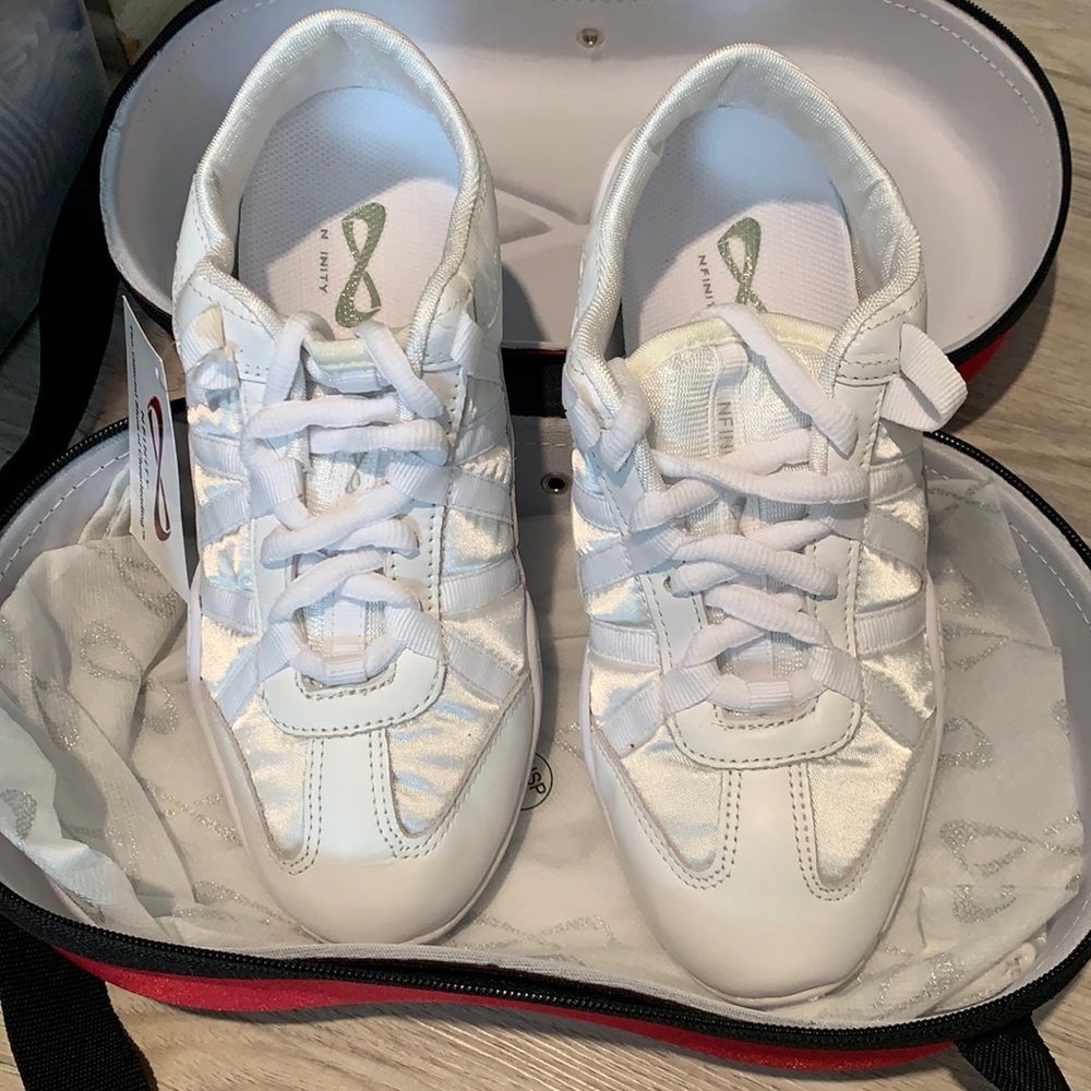 Nfinity cheer shoe